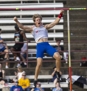 Morgantown's Lucas Howell wins state title in boys' pole vault, teammate Landon Young earns second